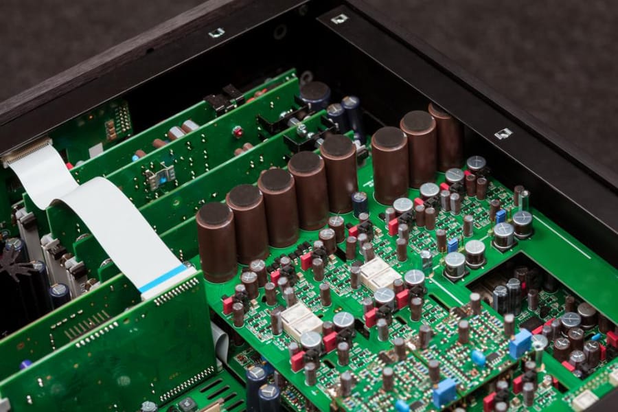 兩層pcb板結(jié)構(gòu)參數(shù)，兩層pcb堆疊分層什么意思？